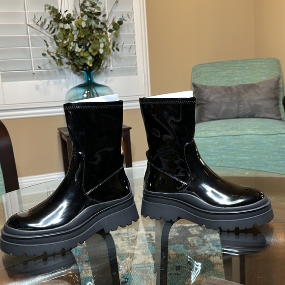 Aldo Bigshot Bootie size 7.5 Black Patent Vegan Leather Chunky Chelsea platform - Picture 2 of 16